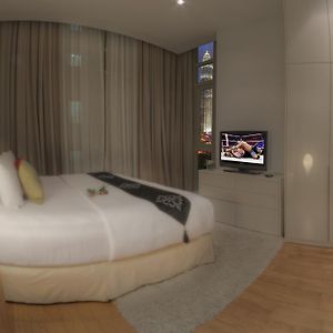 Queen Studio